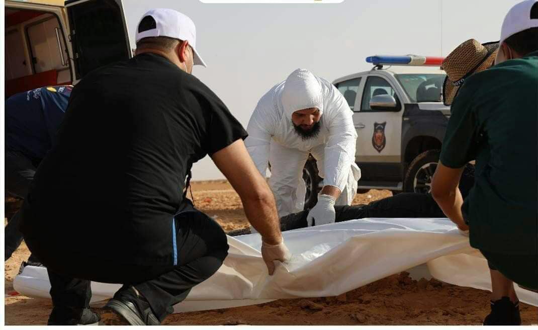 حرس الحدود الليبي يعثر على جثث لمهاجرين أفارقة على الحدود مع تونس